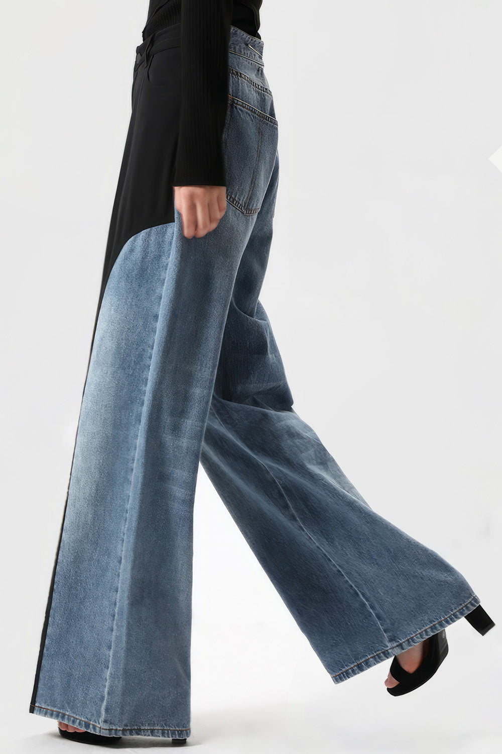 High Waisted Jeans with Black Detail - Blue