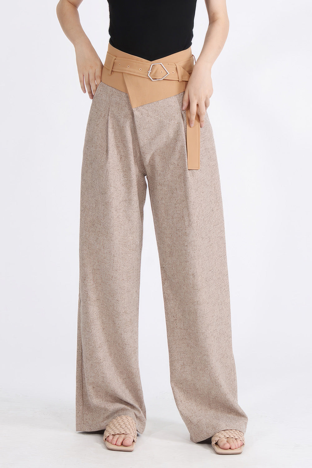 Wide Trousers with Belt and Irregular Closure - Brown